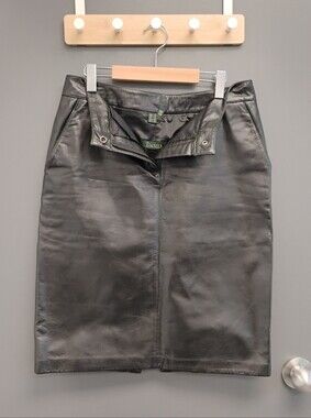 Danier thick shiny black leather skirt with pockets and front zipper size 12